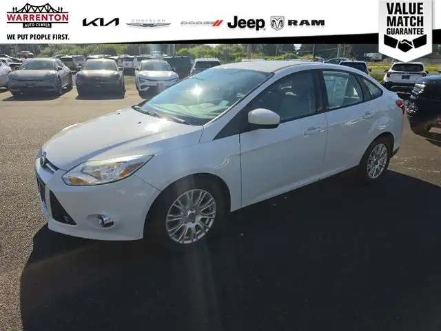 2012 Ford Focus Sedan SE's photo