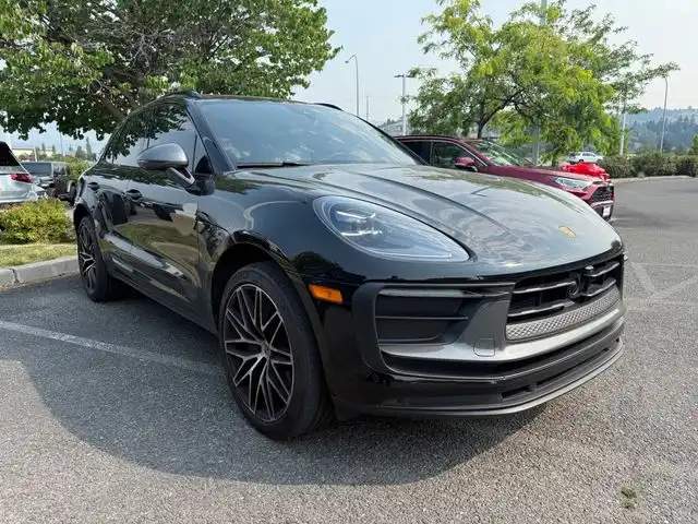 2024 Porsche Macan T's photo