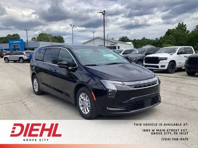 2027 Chrysler Pacifica Select's photo