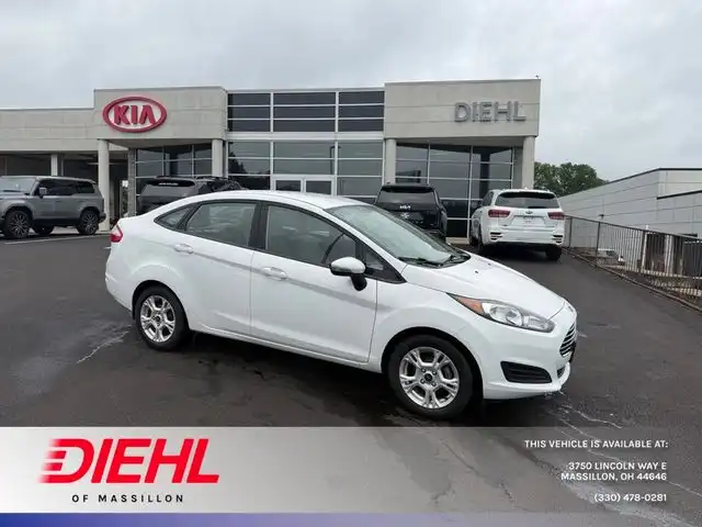 2016 Ford Fiesta SE Sedan's photo