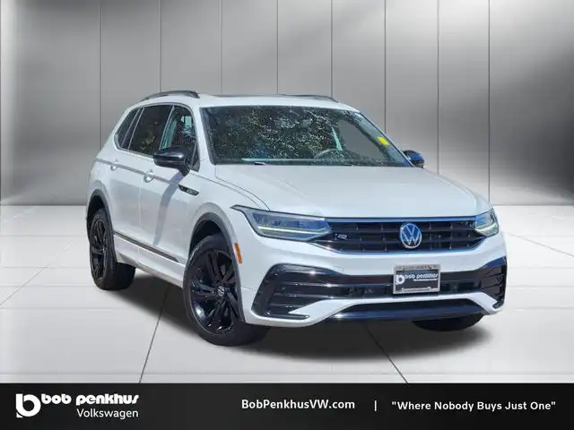 2023 Volkswagen Tiguan 2.0T SE R-Line Black 4Motion's photo