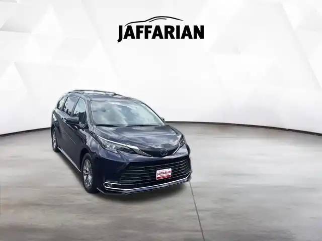 2024 Toyota Sienna XLE 7-Passenger Hybrid AWD's photo