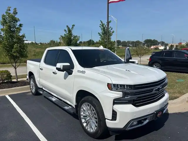 2019 Chevrolet Silverado 1500 High Country 4X4 Crew Cab Short Box's photo
