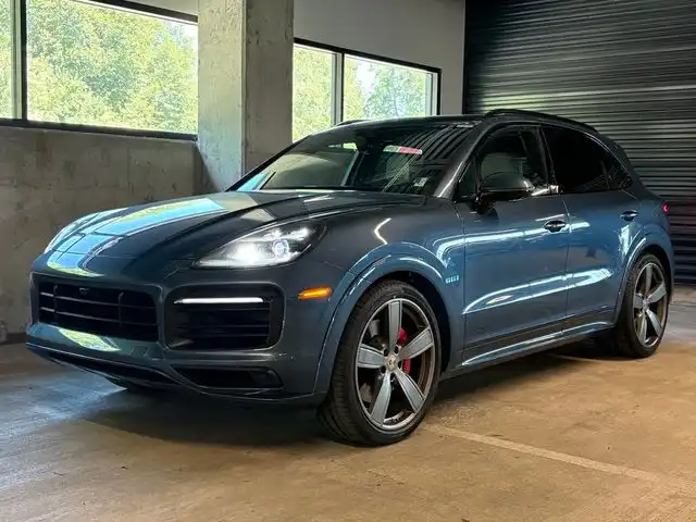 2022 Porsche Cayenne GTS's photo