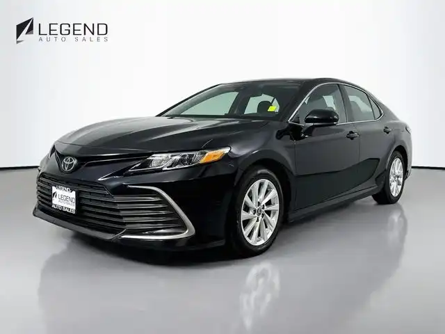 2023 Toyota Camry LE's photo