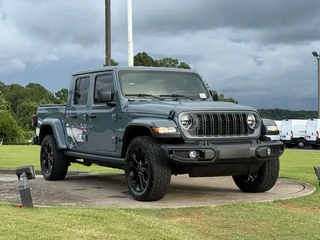 2025 Jeep Gladiator Nighthawk Auto's photo