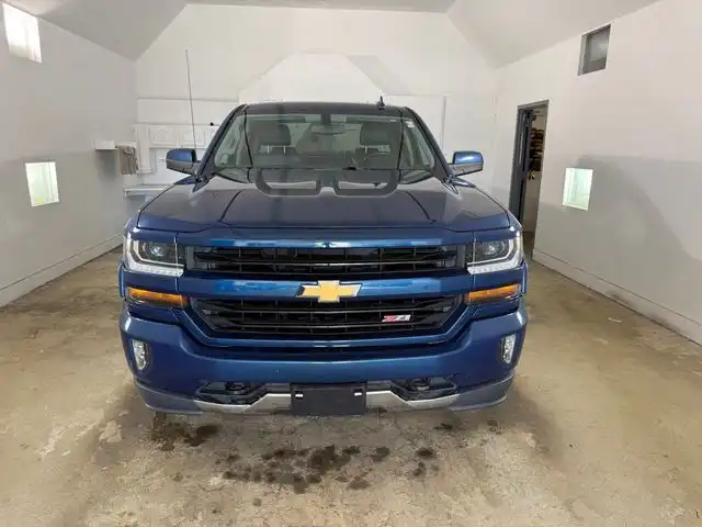 2017 Chevrolet Silverado 1500 Z71 4WD Crew Cab Short Box LT's photo