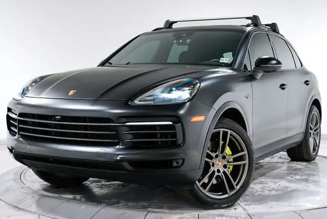 2022 Porsche Cayenne Platinum Edition E-Hybrid's photo