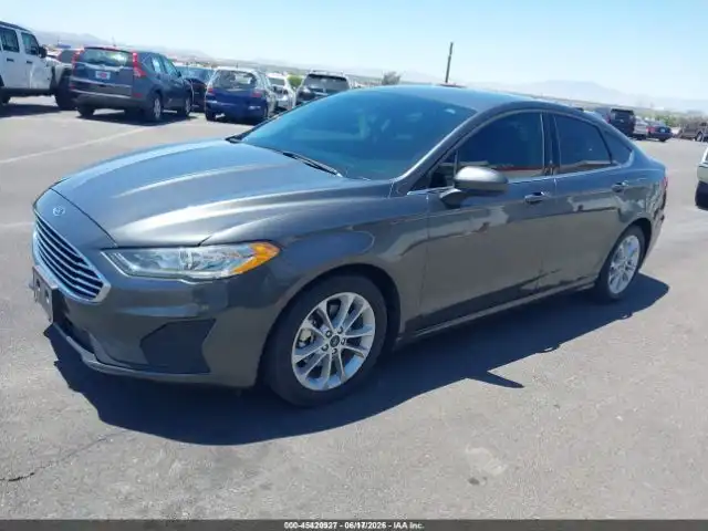 2020 Ford Fusion SE's photo