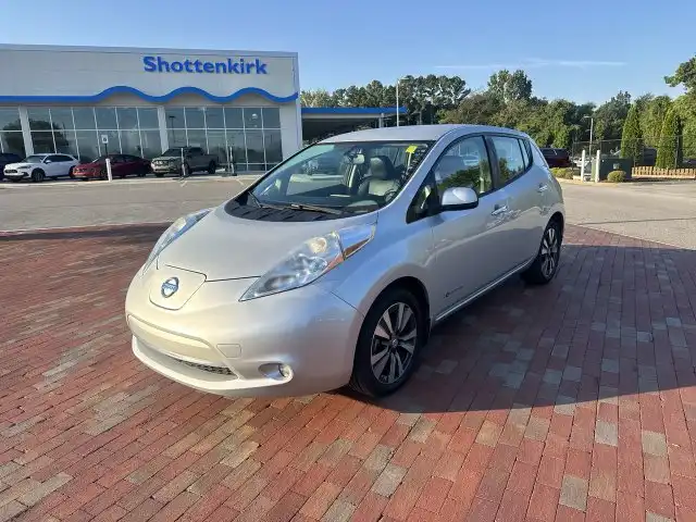 2015 Nissan Leaf SL's photo