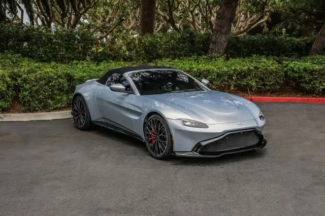 2023 Aston Martin Vantage 4.0 V8 Roadster's photo
