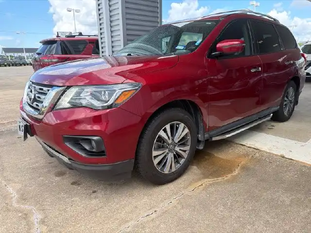 2020 Nissan Pathfinder SL FWD's photo