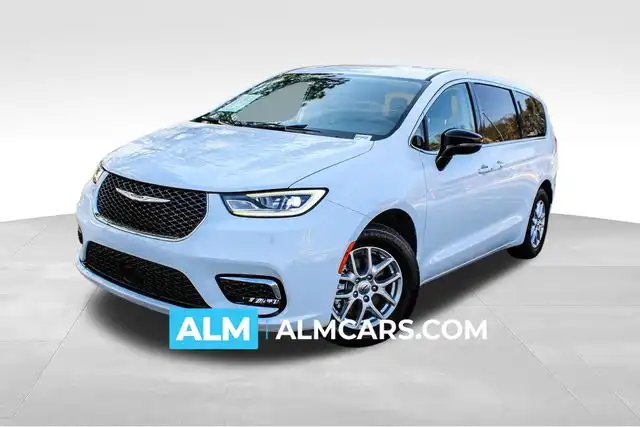2024 Chrysler Pacifica Touring L's photo