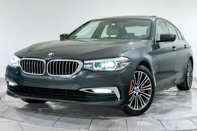 2018 BMW 5 Series 530e xDrive iPerformance Sedan's photo