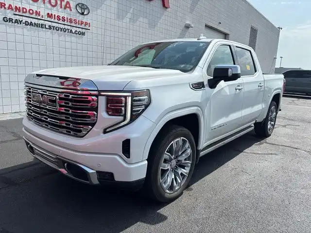 2023 GMC Sierra 4WD Crew Cab Short Box Denali's photo