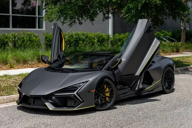 2025 Lamborghini Revuelto 6.5 DCT 4WD's photo