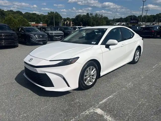 2025 Toyota Camry LE Hybrid's photo