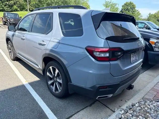 2025 Honda Pilot Touring 2WD's photo