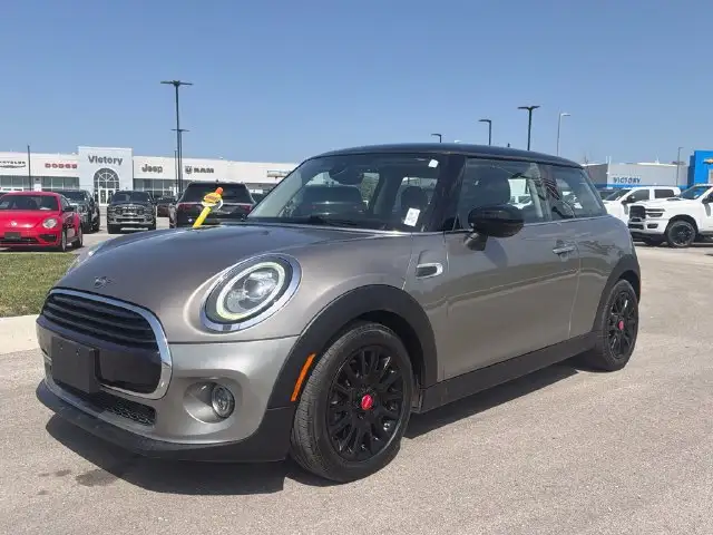 2020 MINI Hardtop Pre-Owned 2020 MINI Cooper FWD 2D Hatchback's photo