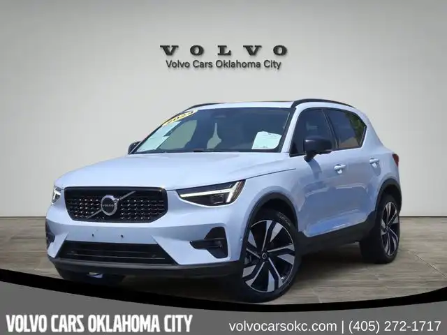 2024 Volvo XC40 B5 Ultimate Dark AWD's photo