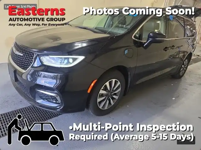 2024 Chrysler Pacifica Hybrid Select PHEV's photo