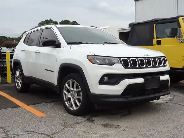 2023 Jeep Compass Latitude Lux 4X4's photo