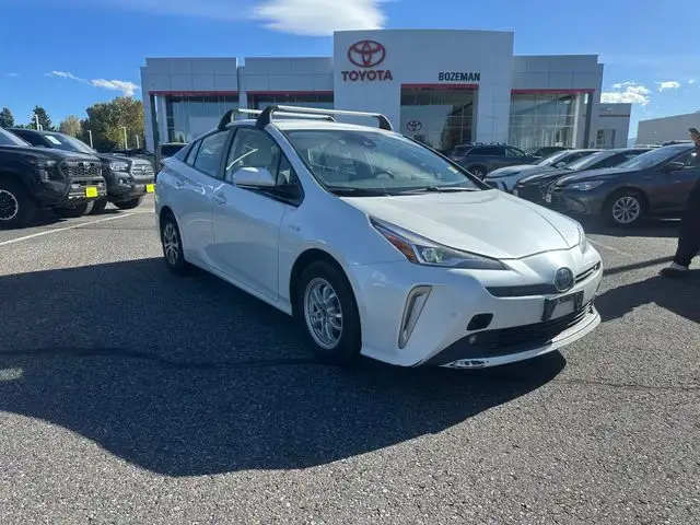 2019 Toyota Prius XLE AWD-e's photo