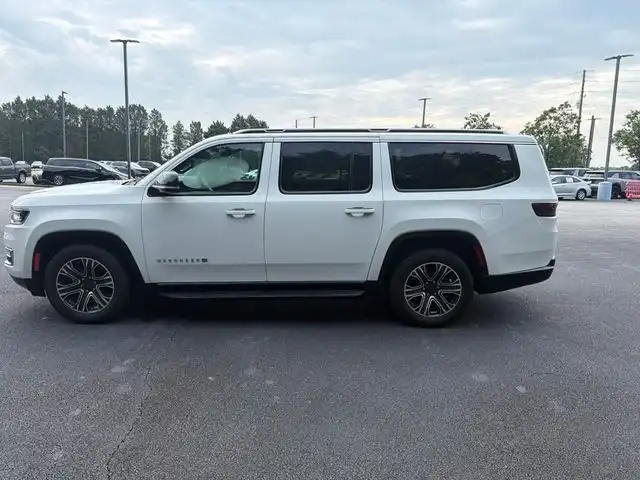 2024 Jeep Wagoneer L's photo