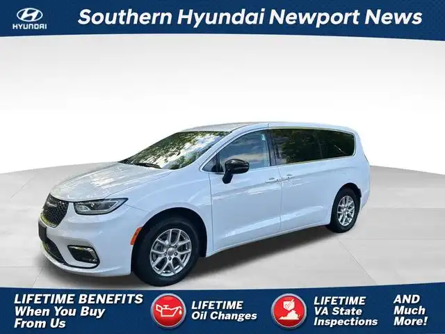 2024 Chrysler Pacifica Touring L's photo