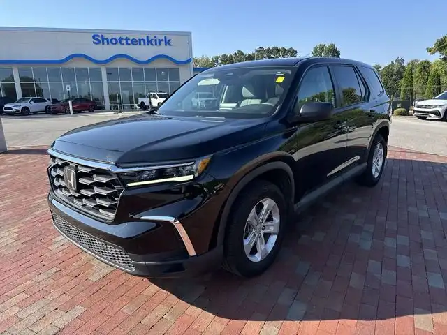 2023 Honda Pilot LX AWD's photo