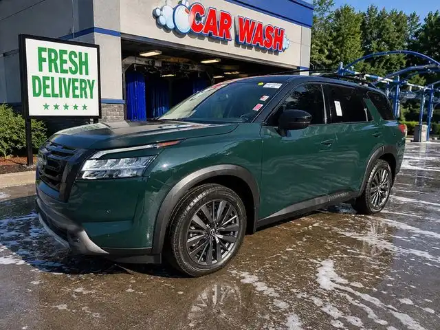 2022 Nissan Pathfinder SL 2WD's photo