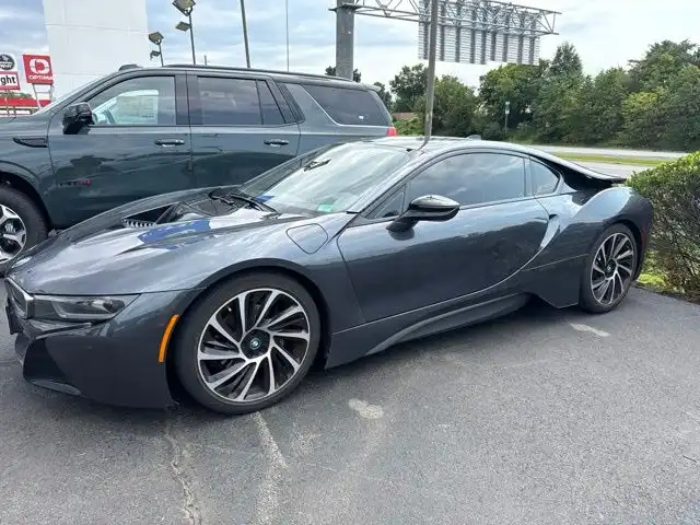 2017 BMW i8 Mega World's photo