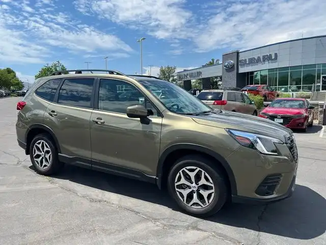2023 Subaru Forester Premium's photo