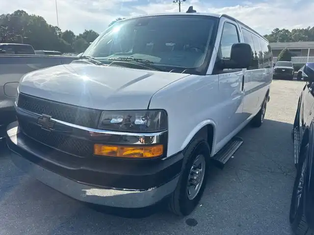 2025 Chevrolet Express 3500 LT Extended's photo