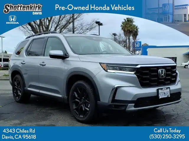2025 Honda Pilot Touring+ AWD's photo