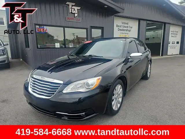 2013 Chrysler 200 Limited's photo