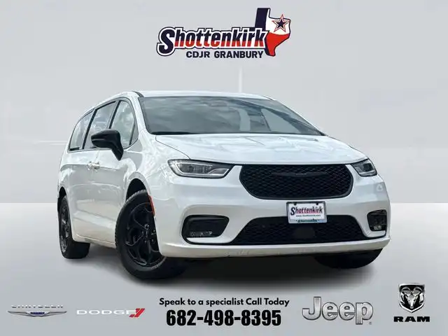 2024 Chrysler Pacifica Hybrid Select S-Appearance PHEV's photo