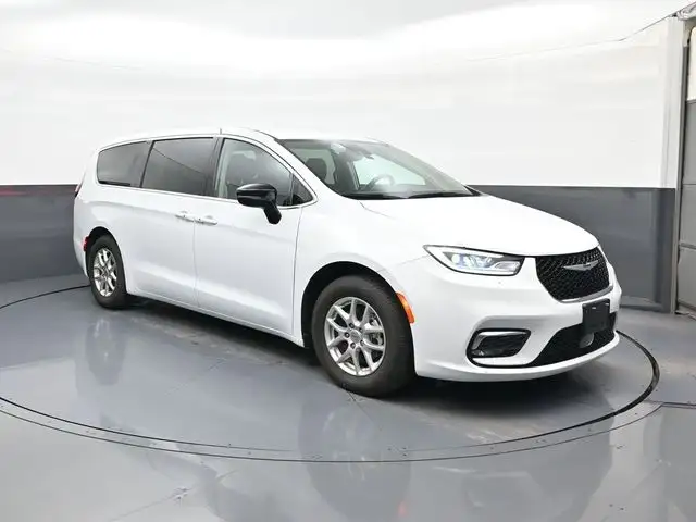 2024 Chrysler Pacifica Touring L's photo