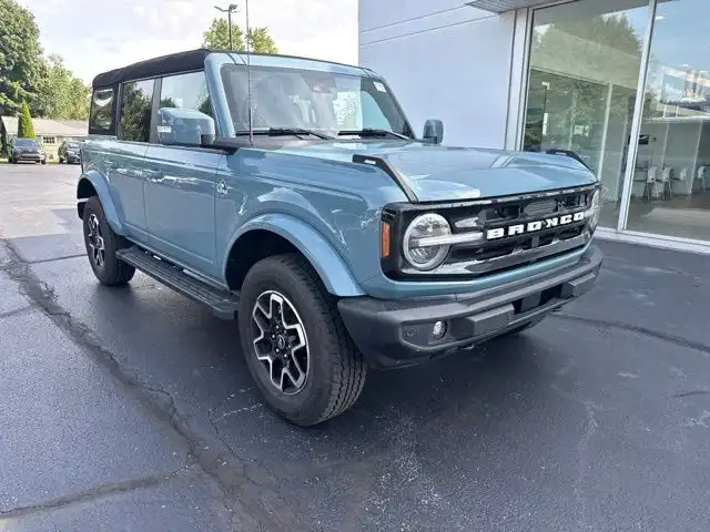 2023 Ford Bronco Outer Banks 4WD's photo