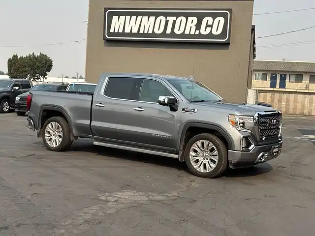 2022 GMC Sierra 4WD Crew Cab Standard Box Denali's photo