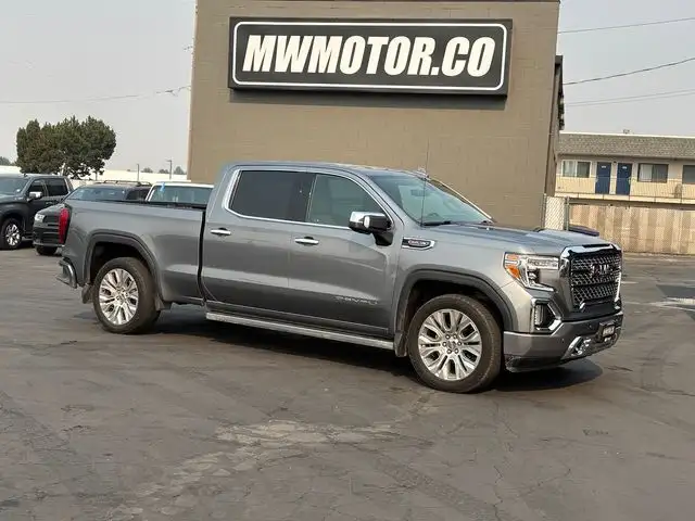 2022 GMC Sierra 4WD Crew Cab Standard Box Denali's photo