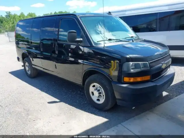 2018 Chevrolet Express 2500 Work Van HD's photo