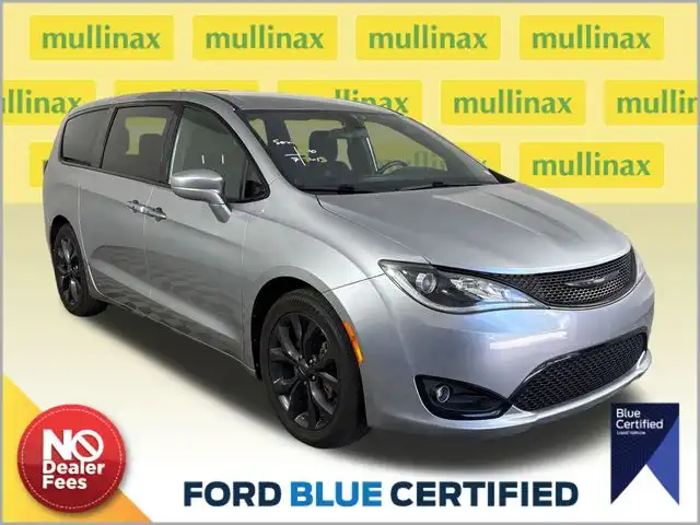 2018 Chrysler Pacifica Touring Plus's photo