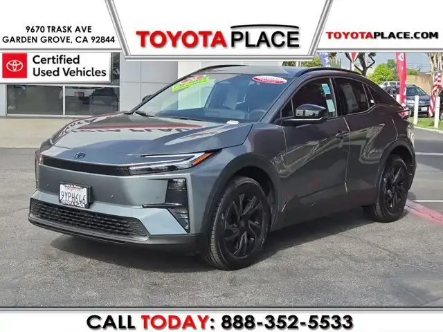 2026 Toyota C-HR SE AWD's photo