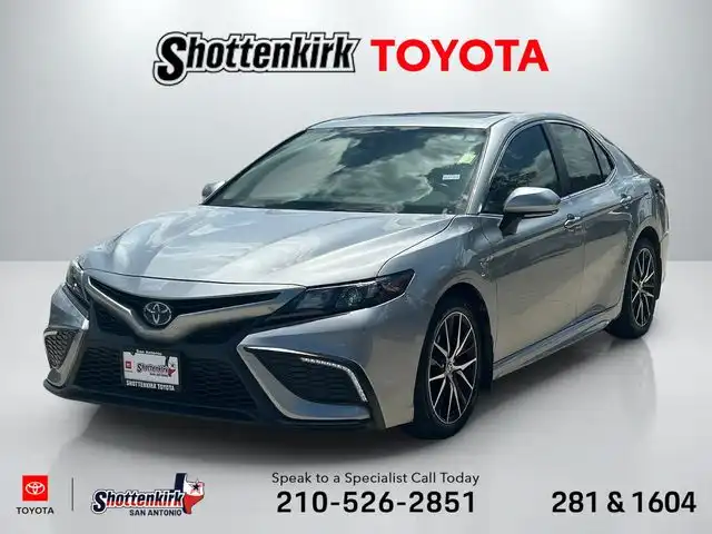 2023 Toyota Camry SE Hybrid's photo