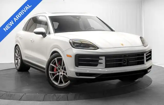 2025 Porsche Cayenne S's photo