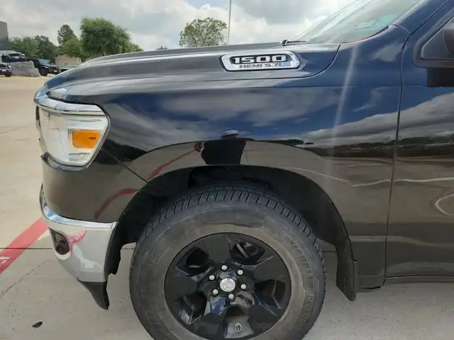 2019 RAM 1500 Big Horn/Lone Star 4x4 Crew Cab 5'7's photo