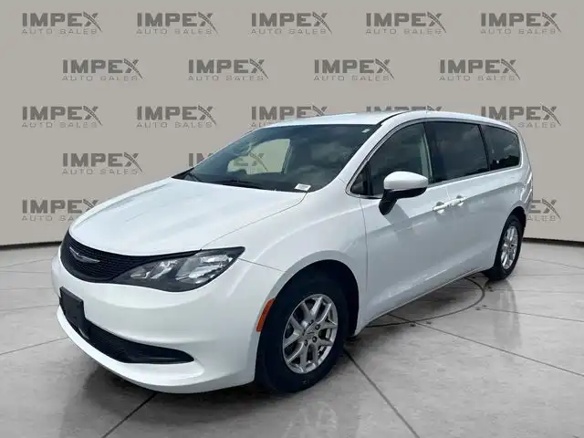 2022 Chrysler Voyager LX's photo