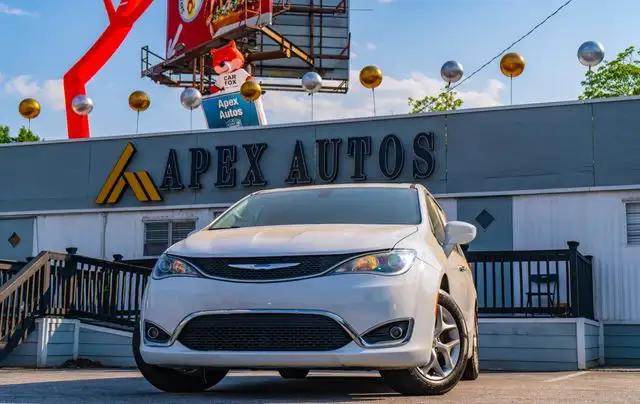 2019 Chrysler Pacifica Touring Plus's photo