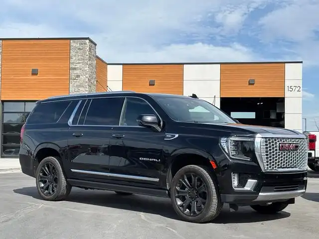 2023 GMC Yukon Denali AWD's photo